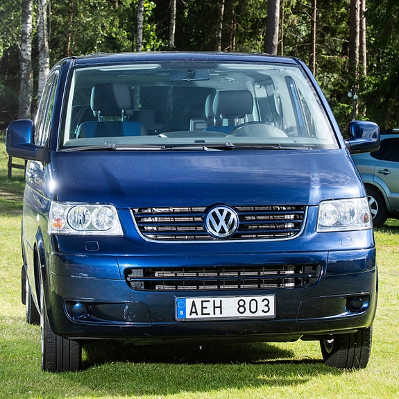 Volkswagen Multivan 2 of 5