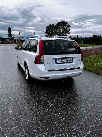 Volvo V50 2 of 9