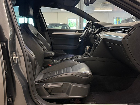 Volkswagen Passat 18 of 27