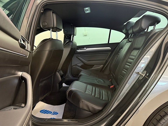 Volkswagen Passat 16 of 27