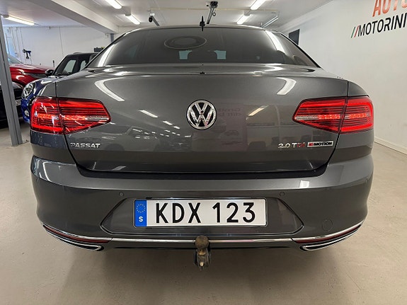 Volkswagen Passat 7 of 27