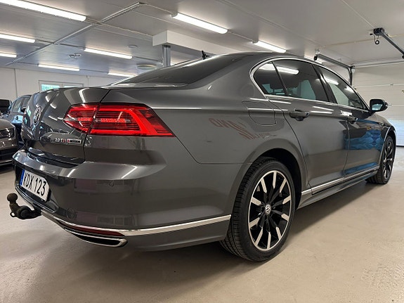 Volkswagen Passat 10 of 27