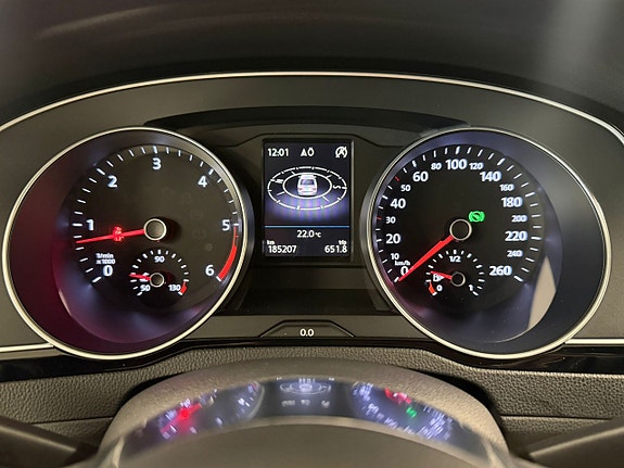 Volkswagen Passat 23 of 27