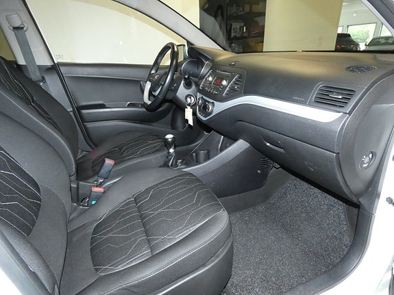 Kia Picanto 3 of 5