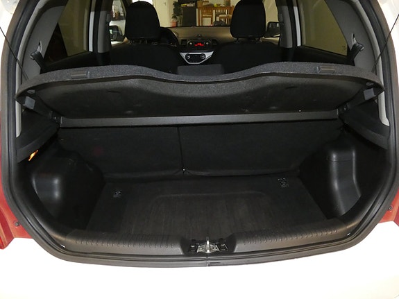 Kia Picanto 10 of 14