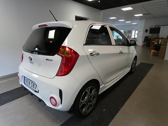 Kia Picanto 2 of 5