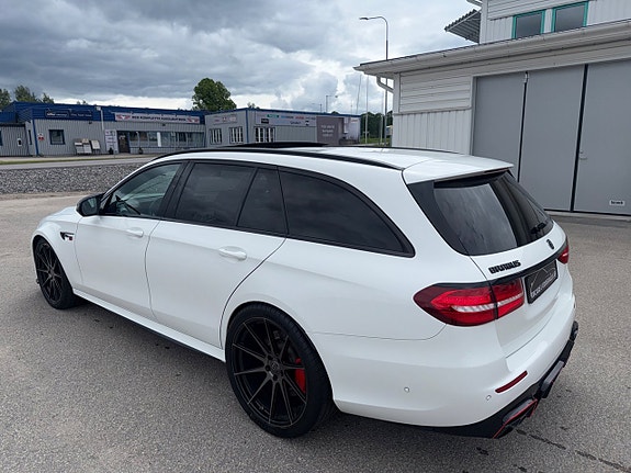 Mercedes-Benz E63 21 of 30