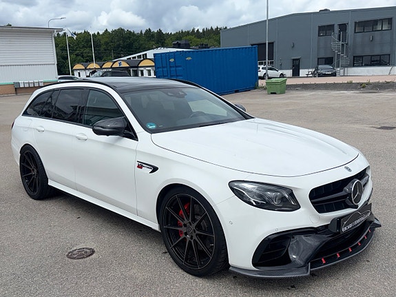 Mercedes-Benz E63 26 of 30