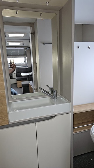 Adria ADORA 613 HT Långbädd 10 of 14
