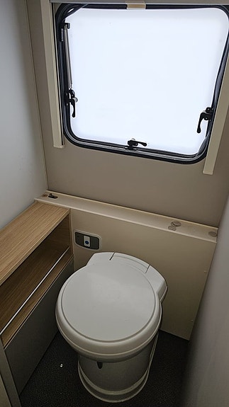 Adria ADORA 613 HT Långbädd 11 of 14