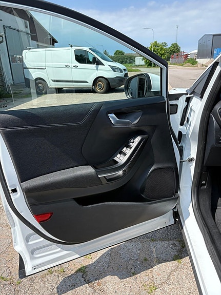 Ford Puma 12 of 12