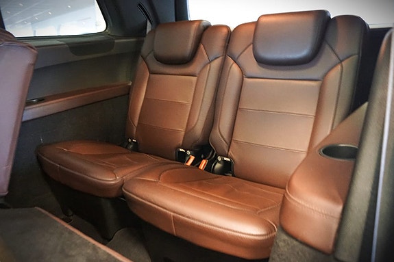 Mercedes-Benz GL350 16 of 22