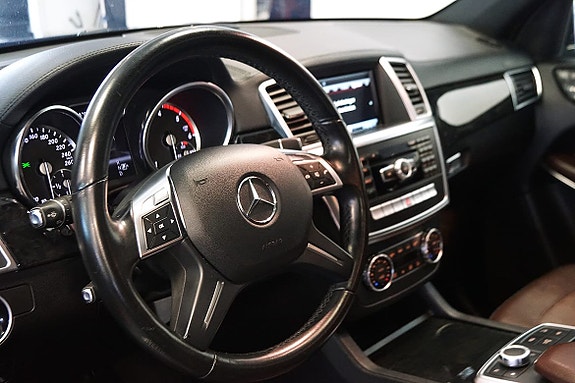 Mercedes-Benz GL350 8 of 22