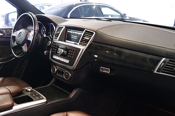 Mercedes-Benz GL350 17 of 22