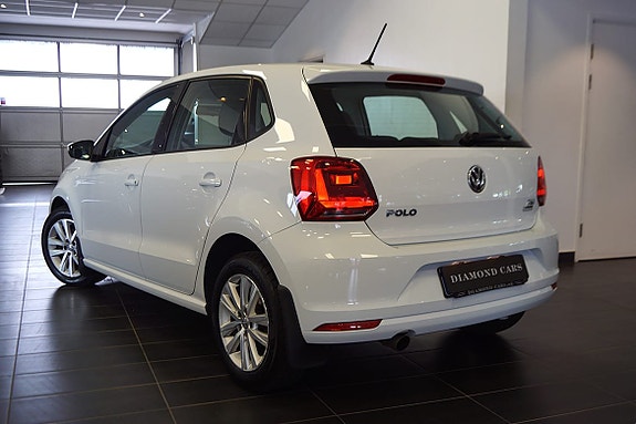 Volkswagen Polo 2 of 5