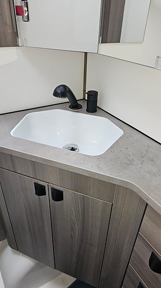 Kabe ESTATE 560 GLE KS Långbäddar /Nästan ny 13 of 26