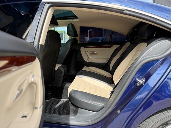 Volkswagen Passat CC 22 of 25