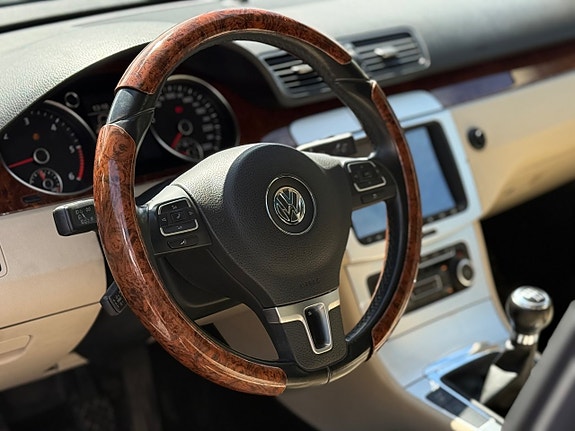 Volkswagen Passat CC 25 of 25