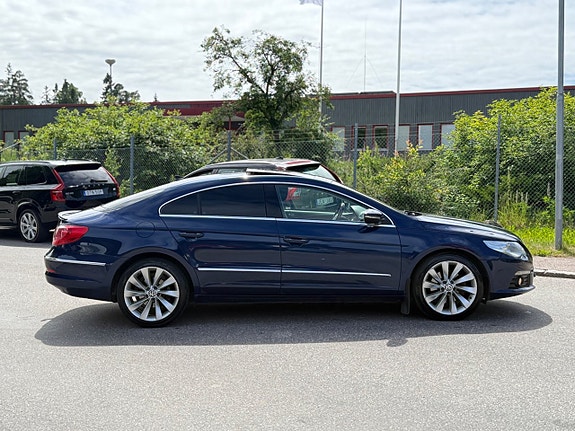 Volkswagen Passat CC 4 of 5