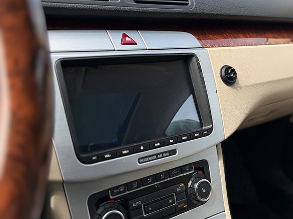 Volkswagen Passat CC 16 of 25