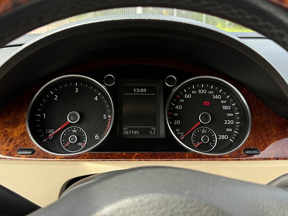 Volkswagen Passat CC 15 of 25