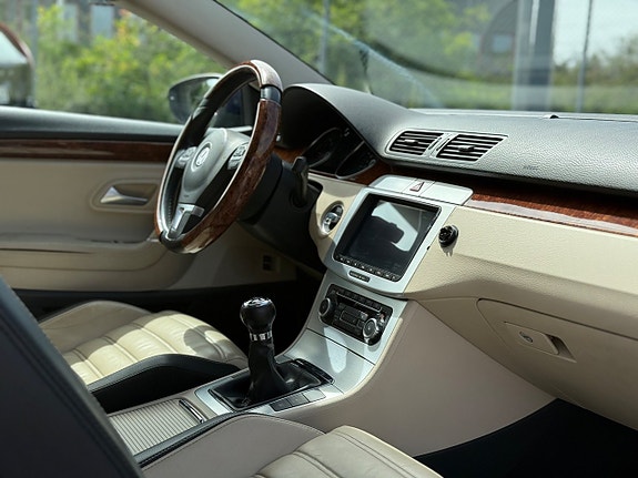 Volkswagen Passat CC 19 of 25