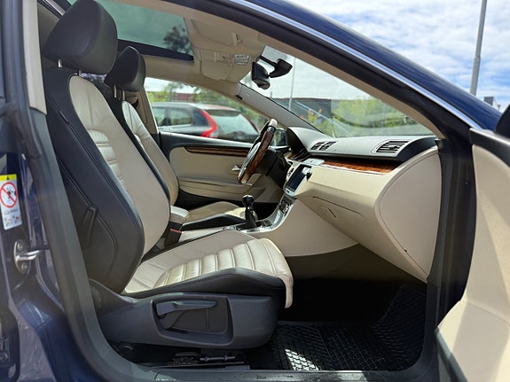 Volkswagen Passat CC 21 of 25
