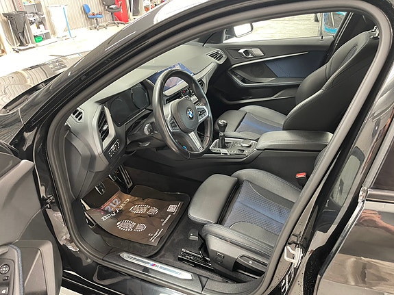 BMW 118i 2 of 5