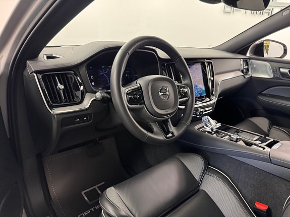 Volvo S60 4 of 5