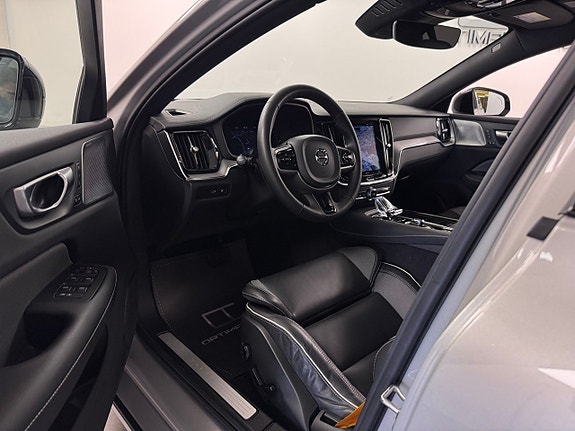 Volvo S60 3 of 5