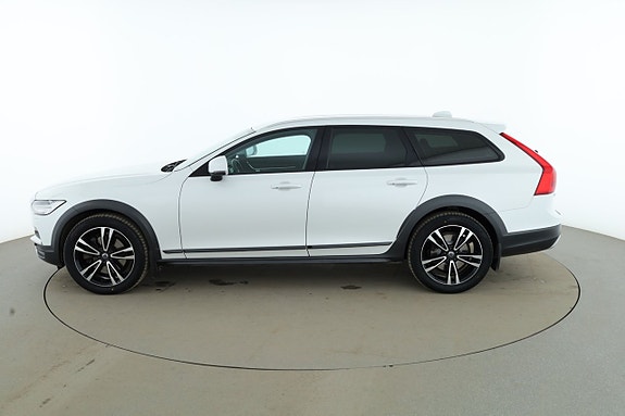 Volvo V90 Cross Country 2 of 5