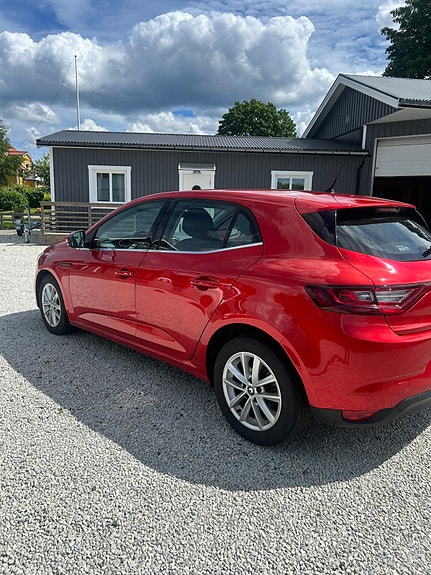 Renault Megane IV 2 of 5