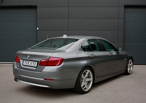 BMW 525d 3 of 5
