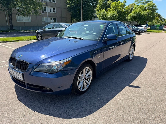 BMW 523i 2 of 5