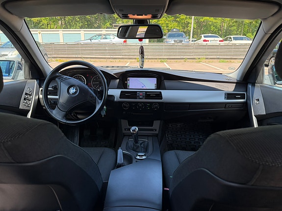 BMW 523i 5 of 5