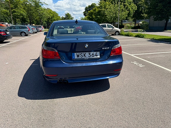 BMW 523i 3 of 5