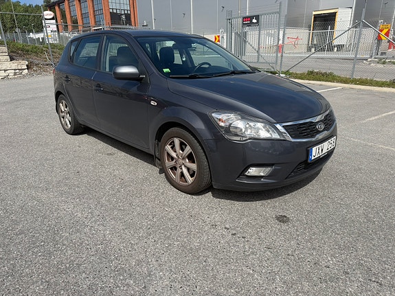 Kia Ceed 3 of 5