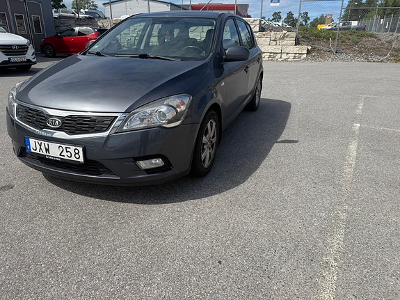 Kia Ceed 2 of 5