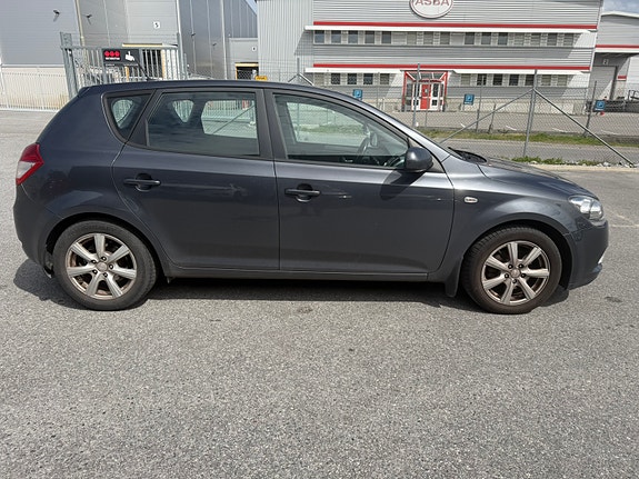 Kia Ceed 4 of 5