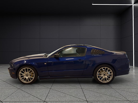 Ford Mustang 3 of 5