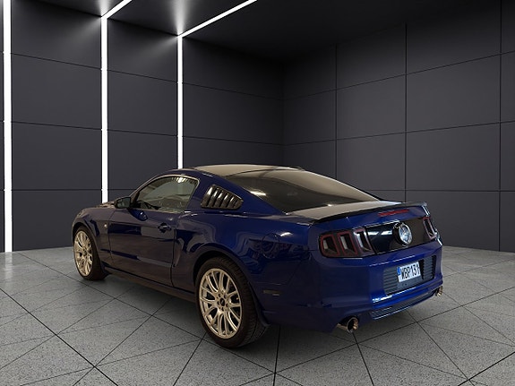 Ford Mustang 4 of 5