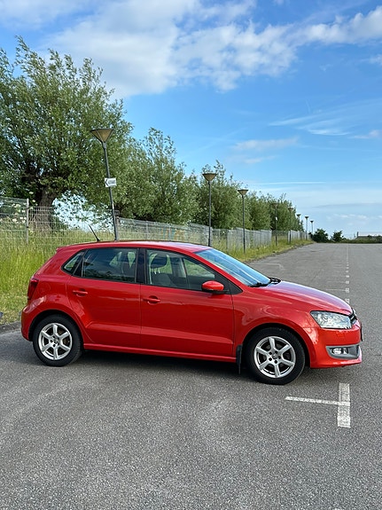 Volkswagen Polo 2 of 5