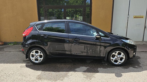 Ford Fiesta 3 of 5