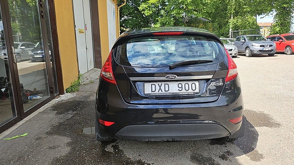 Ford Fiesta 4 of 5