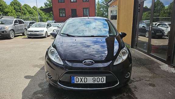 Ford Fiesta 2 of 5