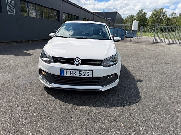 Volkswagen Polo 2 of 5