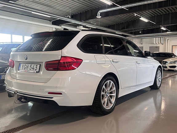 BMW 318d 4 of 5