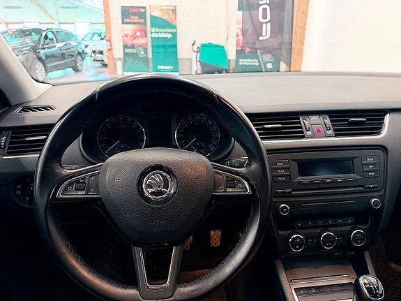 Skoda Octavia 11 of 16