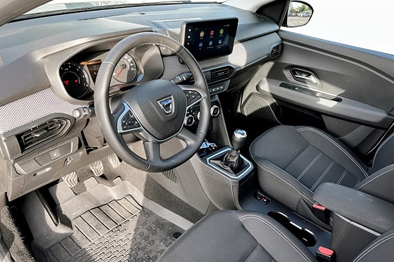 Dacia Sandero 10 of 18