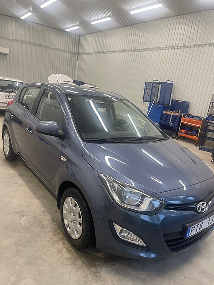 Hyundai i20 2 of 5